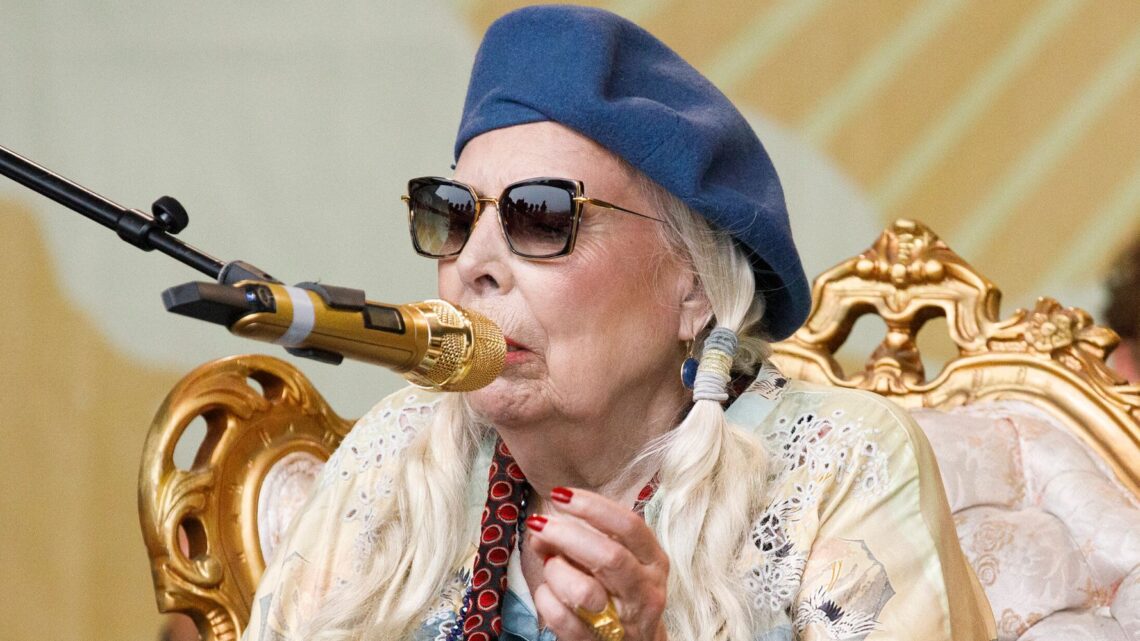 Joni Mitchell Surprises Fans With Her First Full Concert In Nearly 20 Years