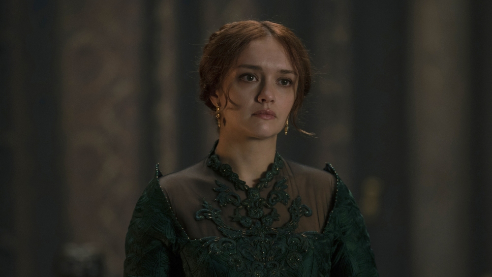 ‘House of the Dragon’ Star Olivia Cooke on Alicent’s ‘Demeaning’ Feet Scene and Those Cersei Lannister Comparisons ‘House of the Dragon’ Star Olivia Cooke on Alicent’s ‘Demeaning’ Feet Scene and Those Cersei Lannister Comparisons