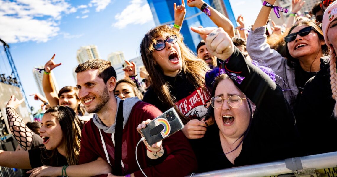 When We Were Young Festival Review: Paramore Leads Emo Fest Triumph