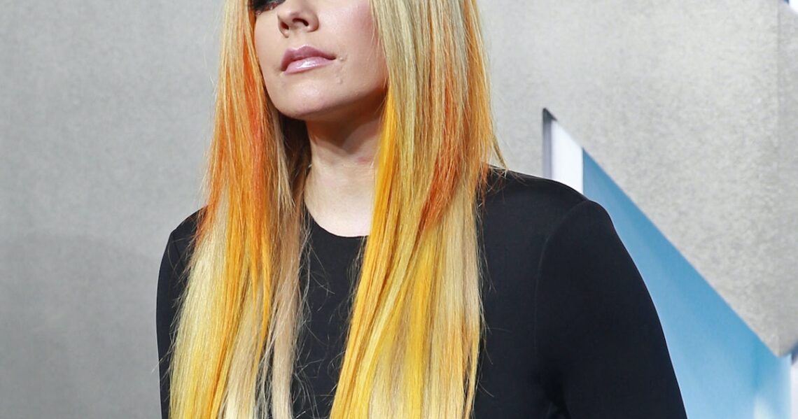 Avril Lavigne Let Yungblud Give Her A Choppy Haircut