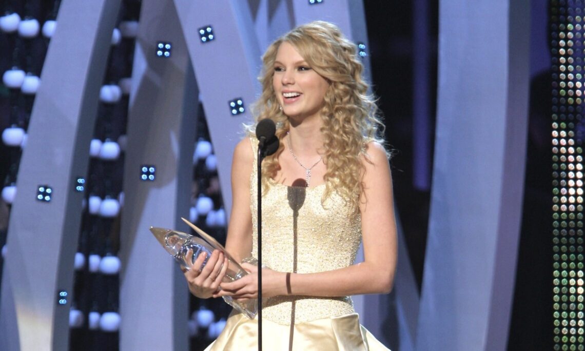 Great Outfits in Fashion History: Taylor Swift’s Enchanting Princess Gown