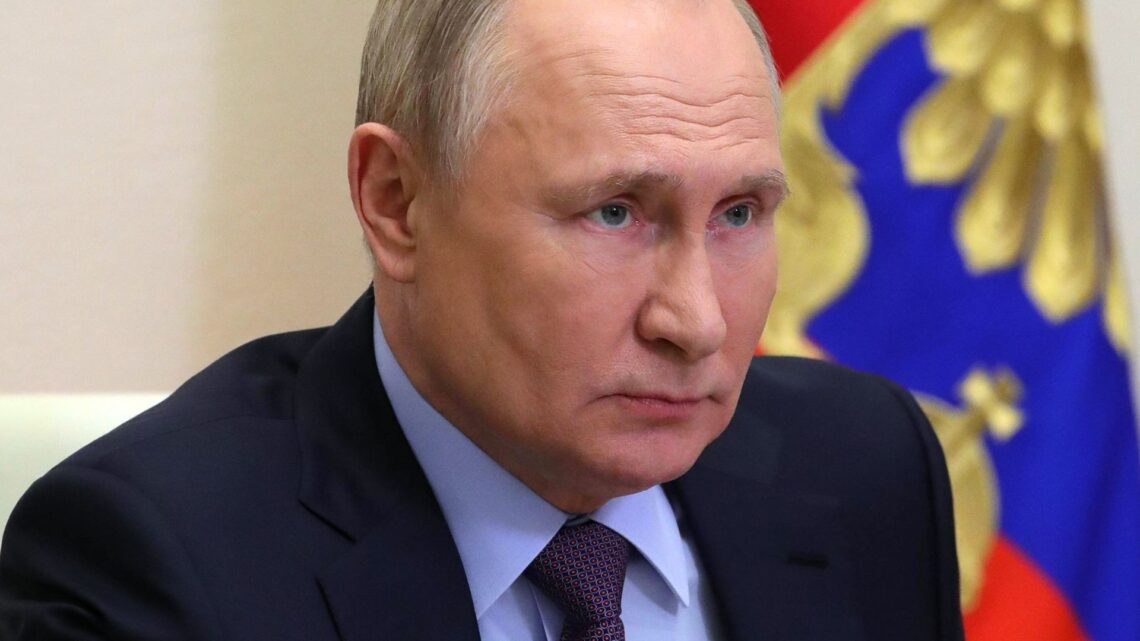 Ukraine news LATEST: Putin’s close ally admits to meddling in US elections as Ukrainians urged to flee Kyiv