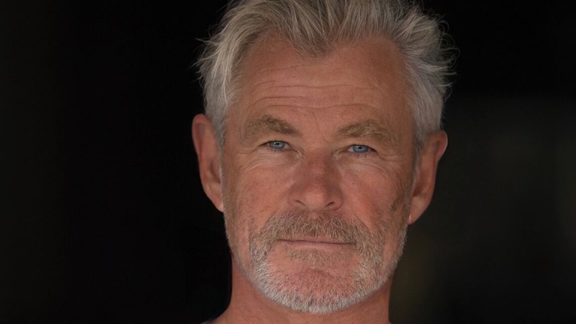 Do You Recognize This Man? (It’s Chris Hemsworth. Really.)