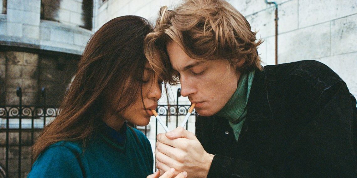 Gli scatti nostalgici di Marina Mónaco ritraggono giovani in giro per l’Europa e Buenos Aires