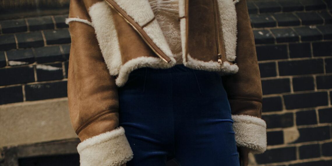 Gli abbinamenti eleganti per i pantaloni di velluto invernali