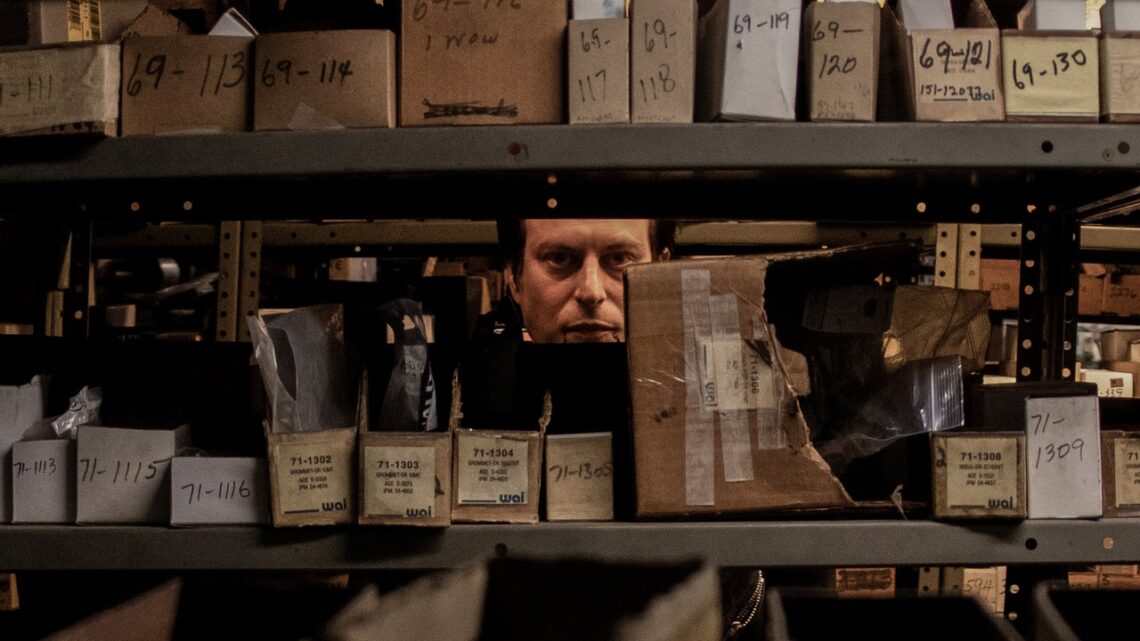 Noah Segan on Vampirism, Judaism, Glass Onion, and Eating Cheerios Off the Floor