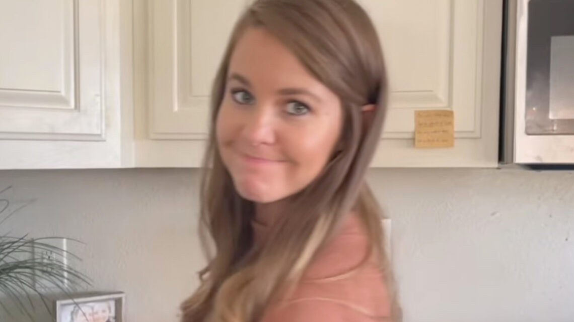 Duggar fans think Jana looks ‘annoyed’ at sister Joy-Anna’s gender reveal party & claim star is ‘stressed out’