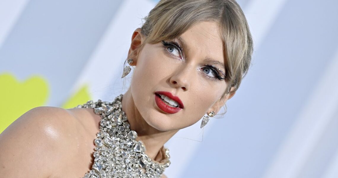 Ticketmaster Apologizes To Taylor Swift And Her Fans After Sales Disaster