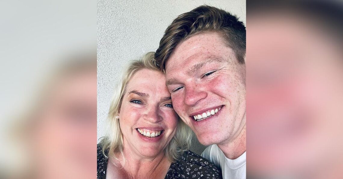 Janelle Brown Basks In Mother-Son Time With Hunter During Thanksgiving Festivities