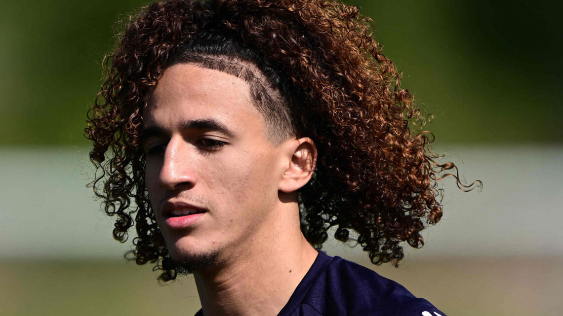 Fans all saying the same thing as Man Utd star Hannibal Mejbri throws ball at injured Australia player at World Cup 2022