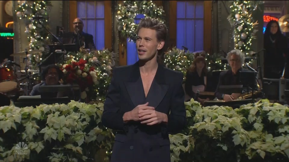 Austin Butler Chokes Up Paying Tribute to Late Mom in ‘SNL’ Monologue