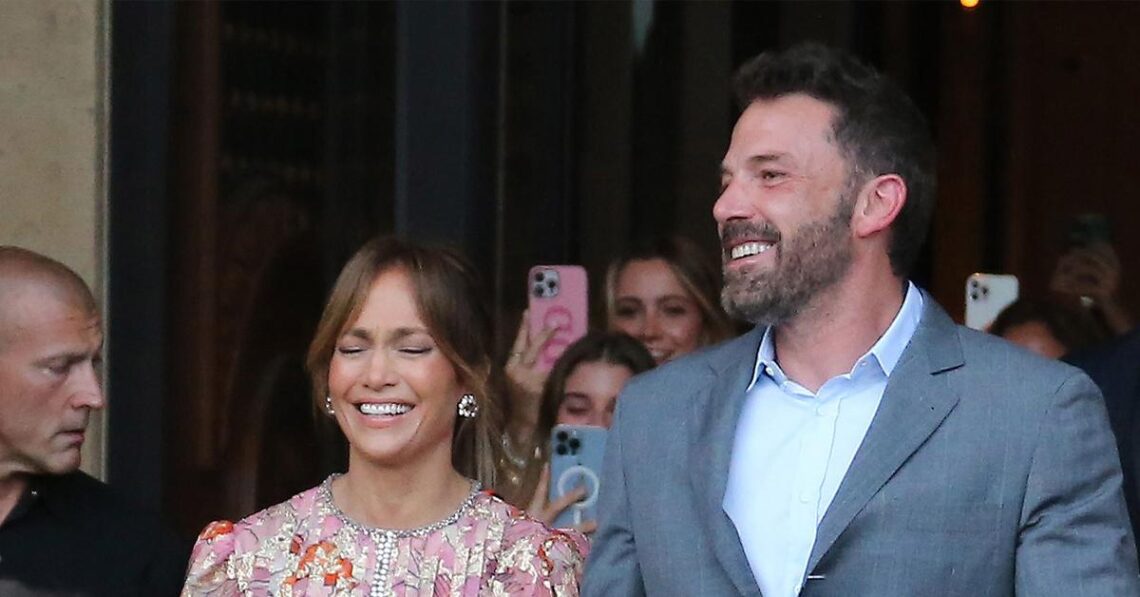 A Christmas Miracle! Ben Affleck Grabs Mic To Serenade Guests At His & Jennifer Lopez’s Hollywood Holiday Bash