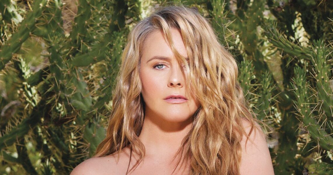 Alicia Silverstone Poses Nude For New PETA Campaign