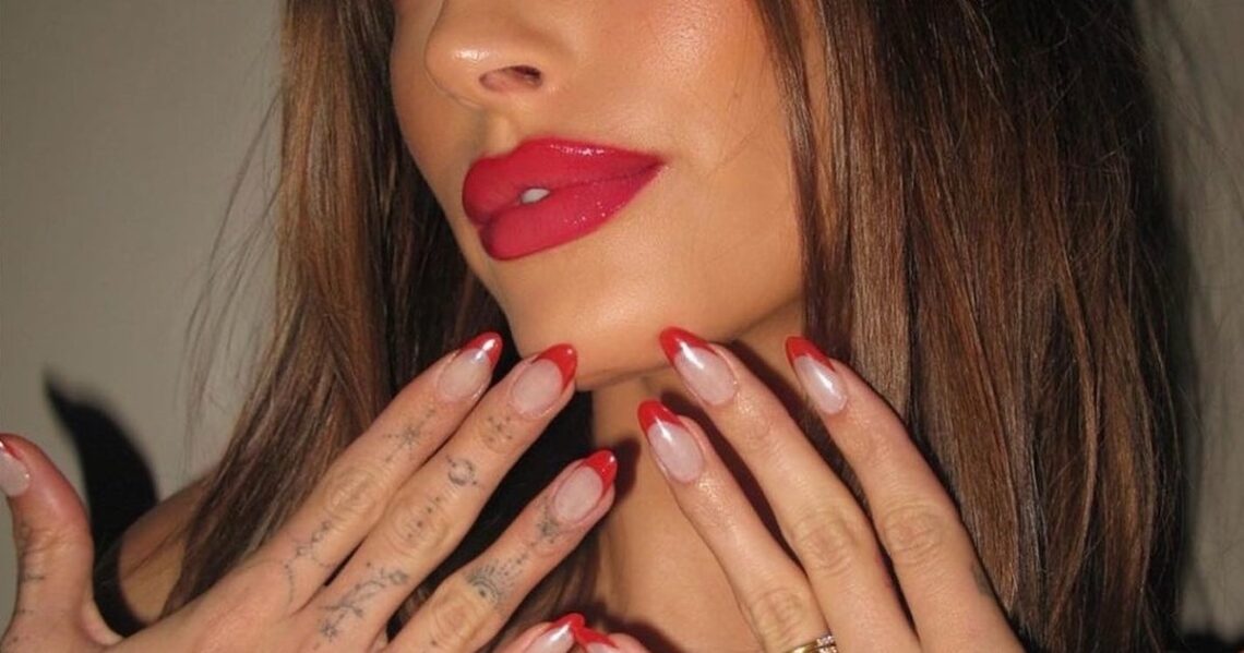 20 Festive Ideas For Chic and Cheerful Holiday Nails