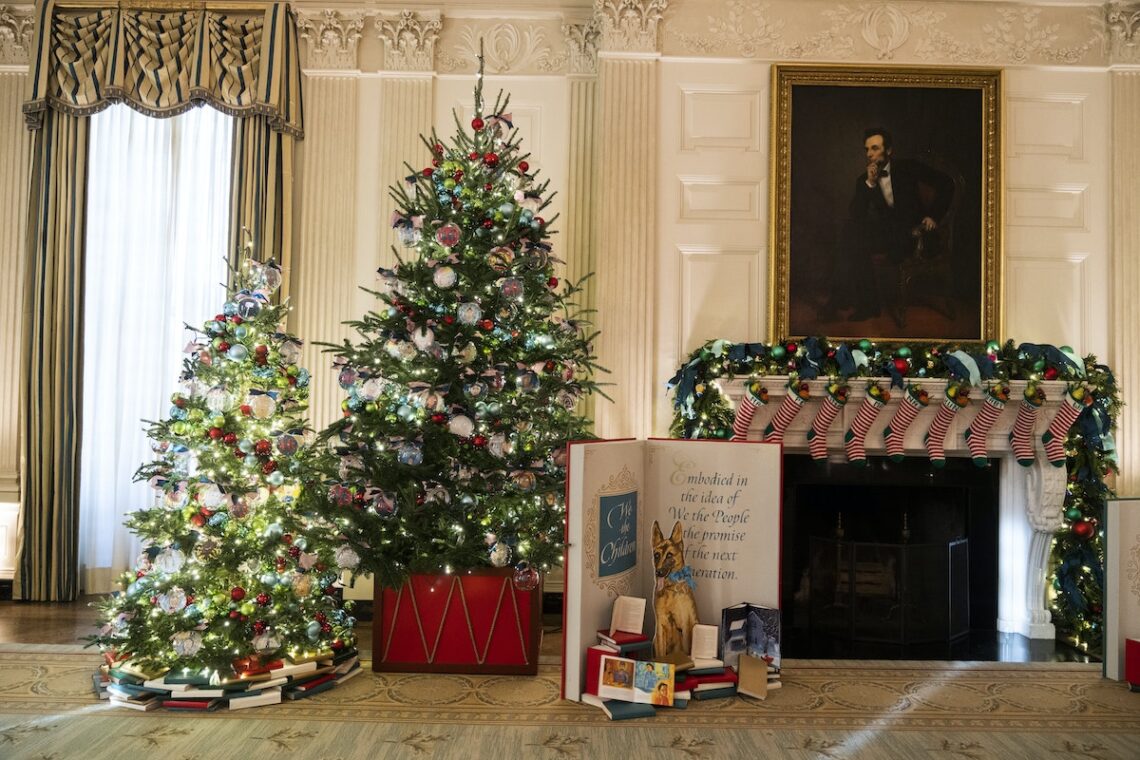 Best Celebrity Holiday Decorations of 2022