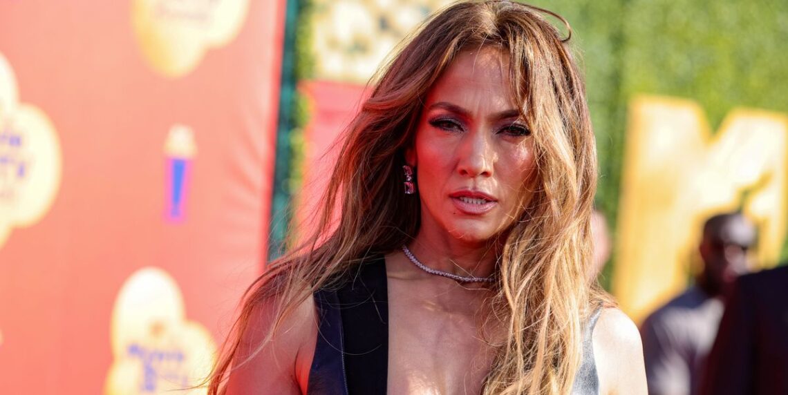 Jennifer Lopez Just Cut Her Long Hair for New Short ‘Lob’ Haircut