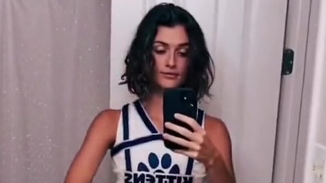 I tried on my old cheerleading uniforms from high school and middle school 10 years later – one is still so comfortable