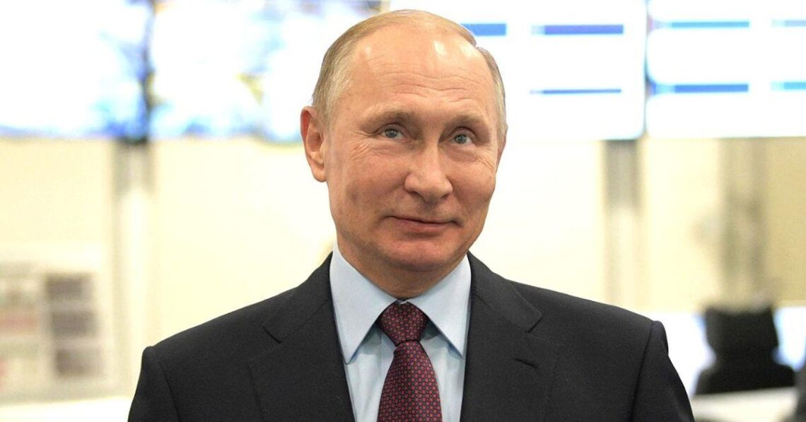 Vladimir Putin Using Poison Against Ukrainian Troops That Leaves Victims ‘Drowning’ & ‘Frothing At The Mouth’ Vladimir Putin Using Poison Against Ukrainian Troops That Leaves Victims ‘Drowning’ & ‘Frothing At The Mouth’