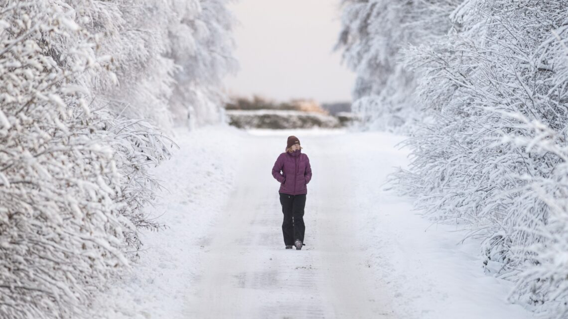 UK weather: Yellow warning for heavy snow and ice on White Christmas amid urgent power cut warning & travel chaos