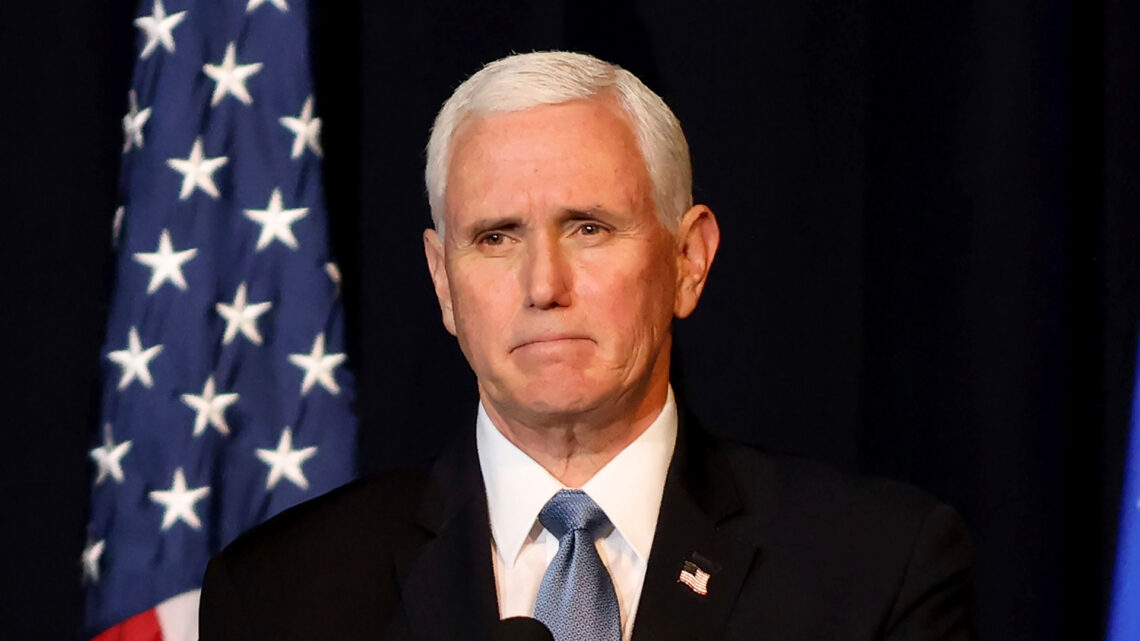 Mike Pence ‘2024 presidential bid’ chaos as ex-VP ‘appears to file papers to run against Trump – then issues denial’