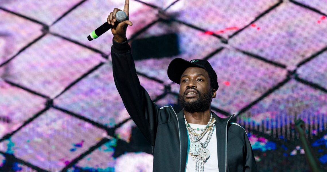 Meek Mill Posts Bail For 20 Philadelphia Women, Brings Them Home For The Holidays